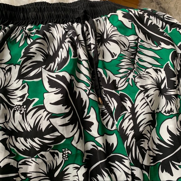 Daphnea - Vintage Green Floral Joggers - Picture 2 of 8